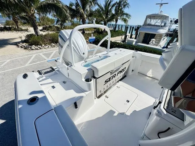 Slide: The Image of Sea Pro 242 Sport CC 242CC Center Console 242Sport 2025 - 5