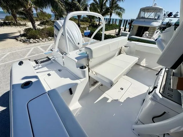 Slide: The Image of Sea Pro 242 Sport CC 242CC Center Console 242Sport 2025 - 6