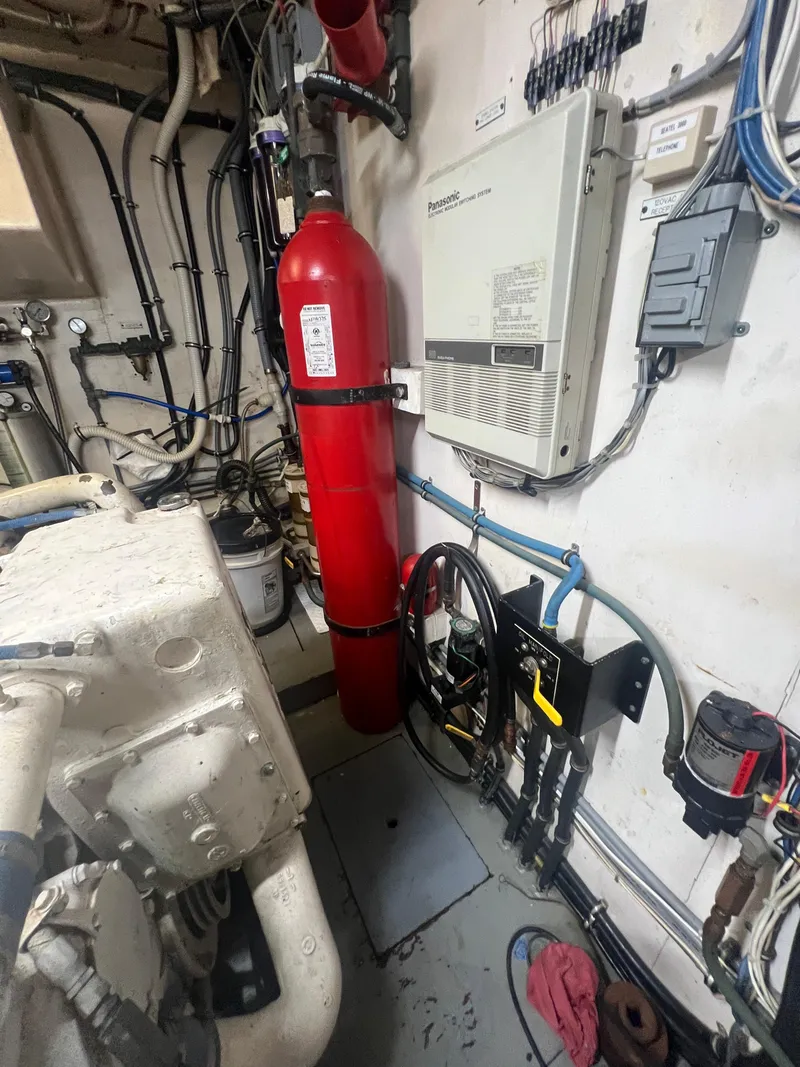 Slide: The Image of Hatteras 70 Cockpit Motor Yacht 1990 - 100