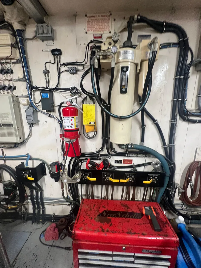 Slide: The Image of Hatteras 70 Cockpit Motor Yacht 1990 - 101