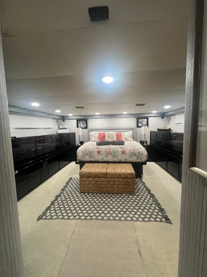 Slide: The Image of Hatteras 70 Cockpit Motor Yacht 1990 - 80