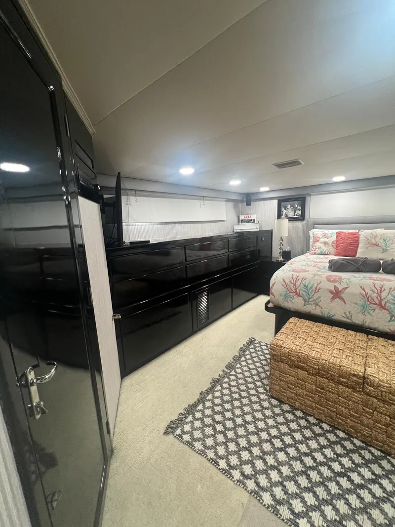 Slide: The Image of Hatteras 70 Cockpit Motor Yacht 1990 - 81