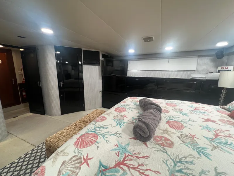 Slide: The Image of Hatteras 70 Cockpit Motor Yacht 1990 - 84