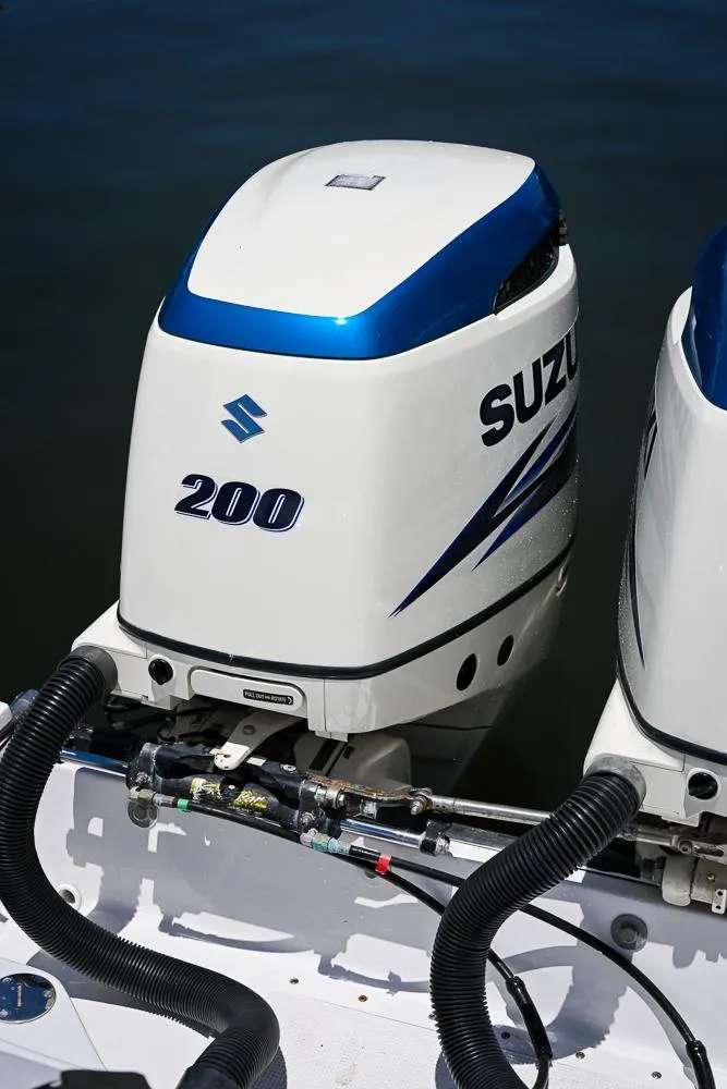 Slide: The Image of Outboard motor on a 1999 Boston Whaler 26, featuring a Suzuki 200 engine. - 3