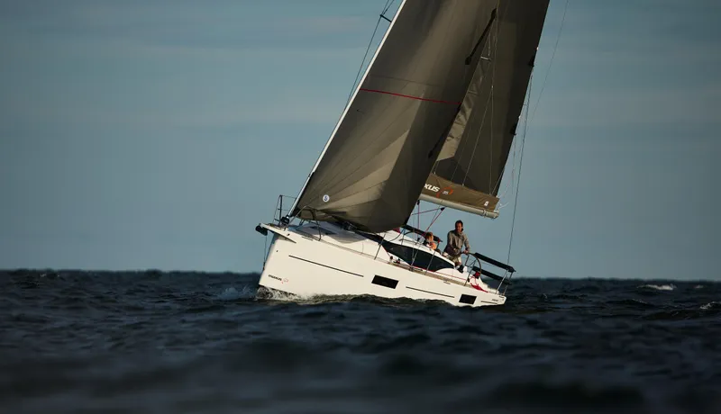 Slide: The Image of Maxus 35 - 12