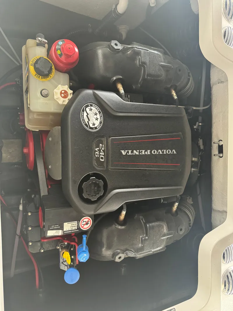 Slide: The Image of 2018 Starcraft Starstep 221 boat engine, Volvo Penta 240 V6, detailed view. - 9