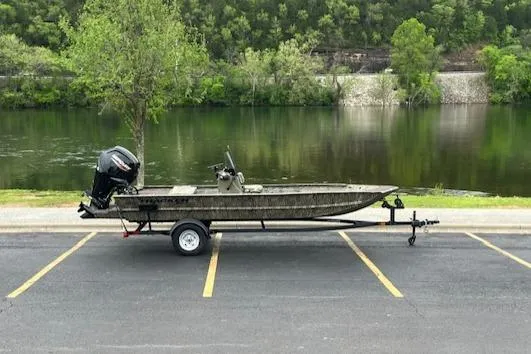 Slide: The Image of Tracker Grizzly 1860 CC 2025 - 68