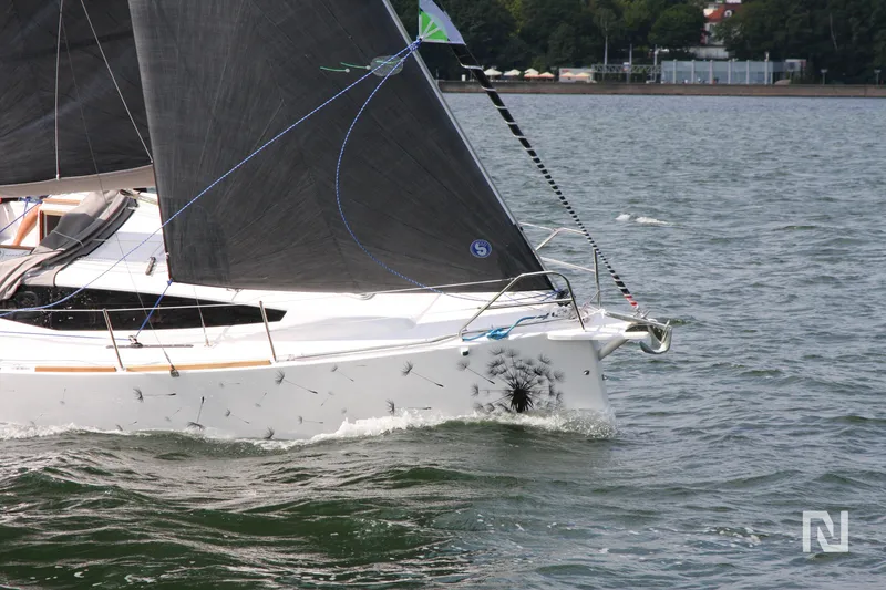 Slide: The Image of Maxus Evo 24 - 13