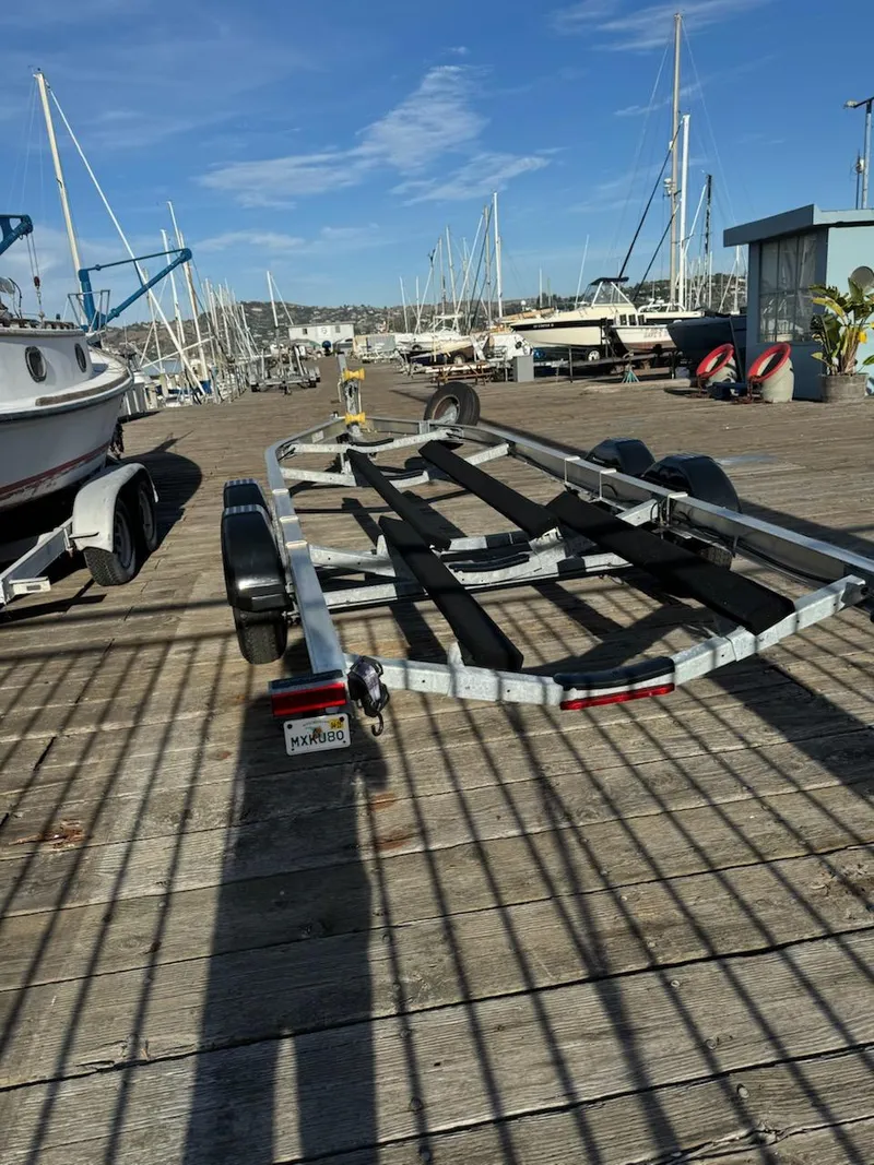 Slide: The Image of Empty boat trailer on dock, Yamaha Boats 255 FSH Sport E, 2023 model. - 38