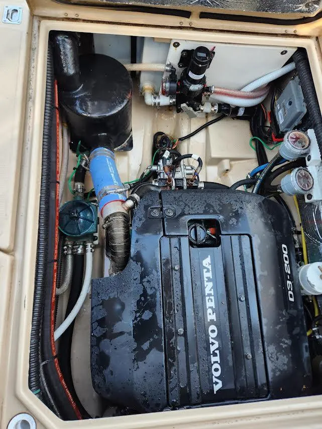 Slide: The Image of Volvo Engine - 24