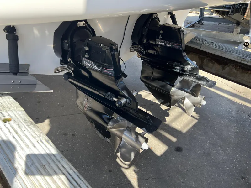 Slide: The Image of Twin propellers of a 2006 Sea Ray 290 Sundancer boat, dockside view. - 35
