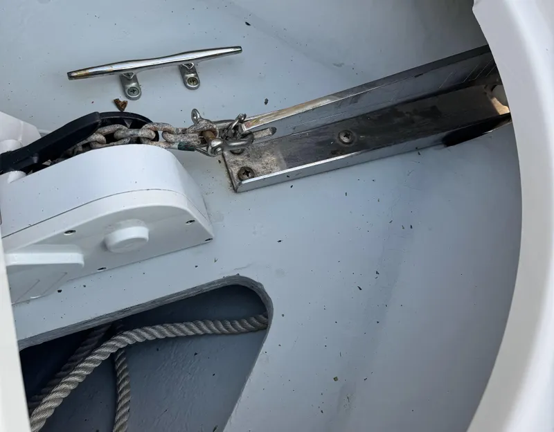 Slide: The Image of Anchor chain and cleat on 2008 Chris-Craft Launch 28 boat deck. - 17