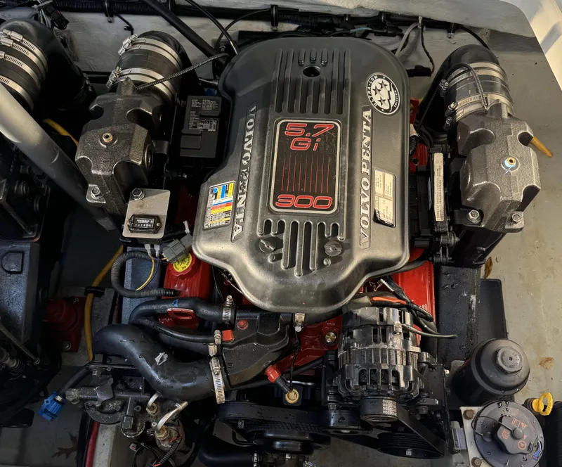 Slide: The Image of 2008 Chris-Craft Launch 28 engine, Volvo Penta 5.7 GXi, detailed view. - 19