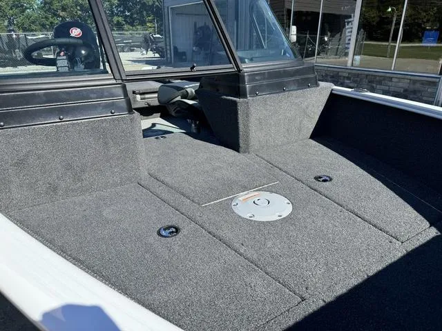 Slide: The Image of Lund 1775 Adventure Sport 2025 - 10