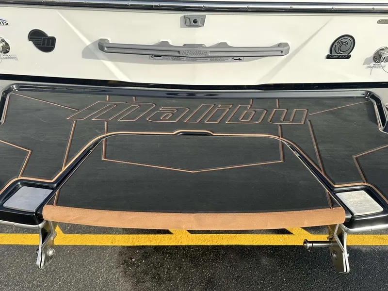 Slide: The Image of Malibu 25 LSV 2025 - 10