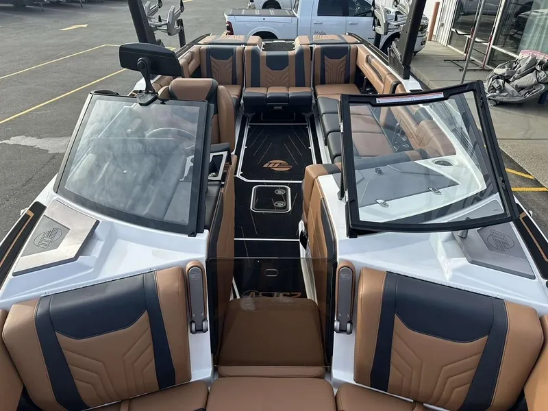 Slide: The Image of Malibu 25 LSV 2025 - 15