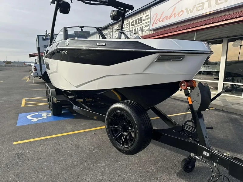 Slide: The Image of Malibu 25 LSV 2025 - 4