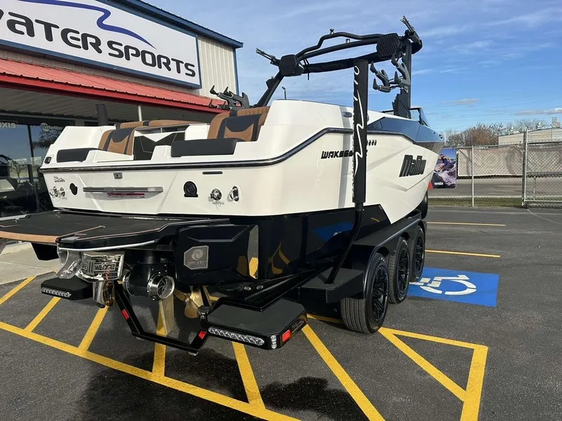 Slide: The Image of Malibu 25 LSV 2025 - 9