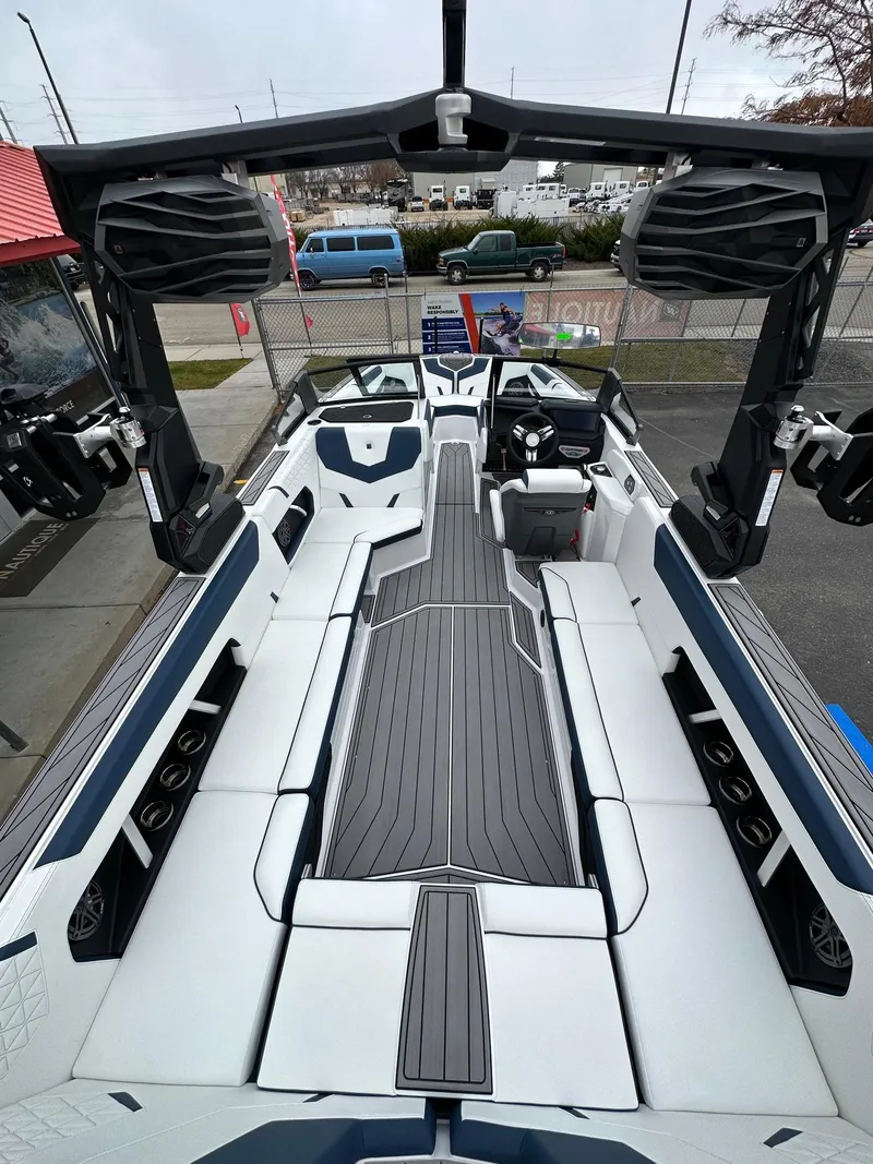 Slide: The Image of Nautique GS24 2025 - 11