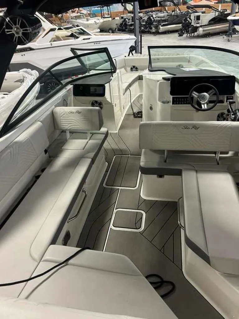 Slide: The Image of Sea Ray SDX 270 Surf 2025 - 4