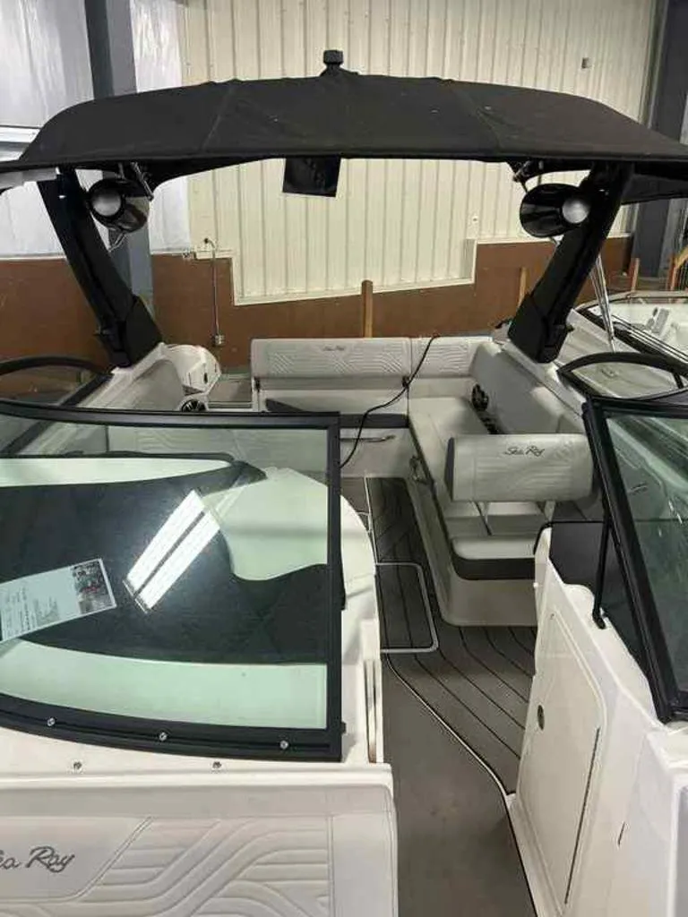 Slide: The Image of Sea Ray SDX 270 Surf 2025 - 6