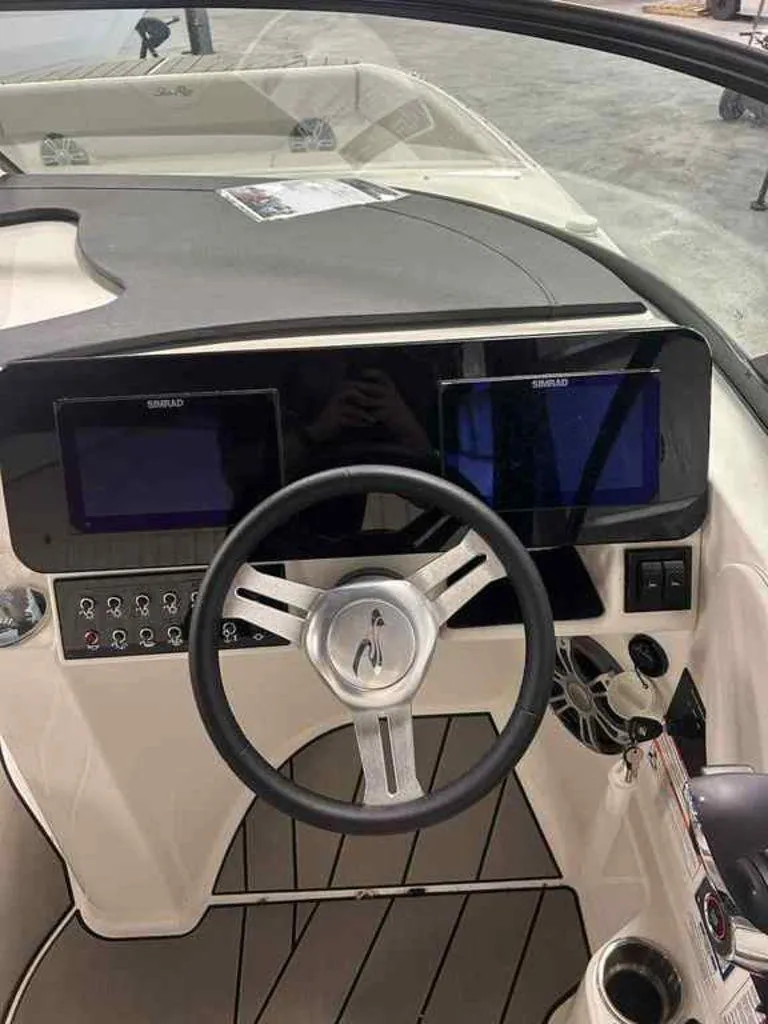 Slide: The Image of Sea Ray SDX 270 Surf 2025 - 7