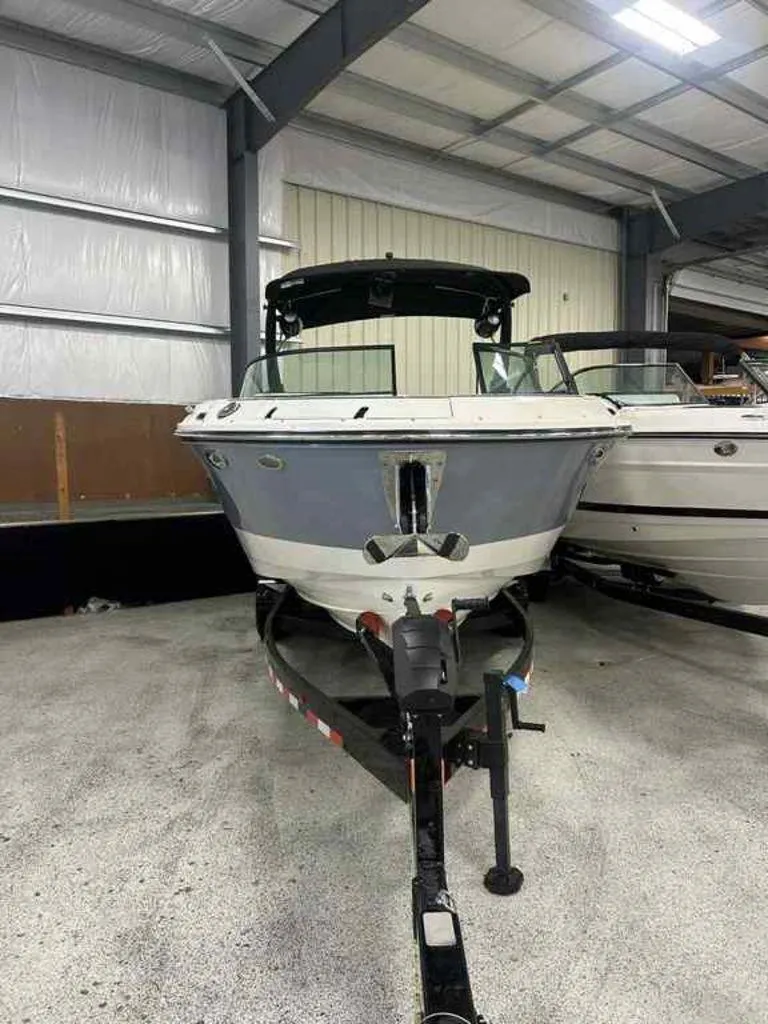 Slide: The Image of Sea Ray SDX 270 Surf 2025 - 9