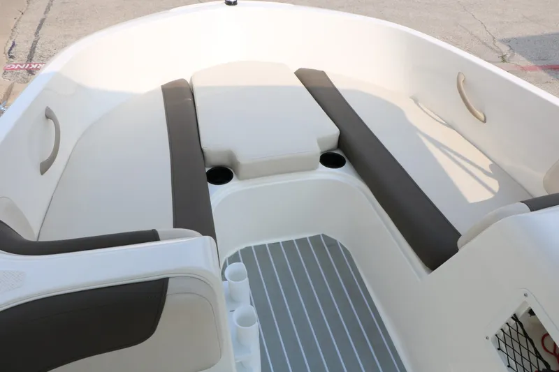 Slide: The Image of Bayliner Element E16 2019 - 13