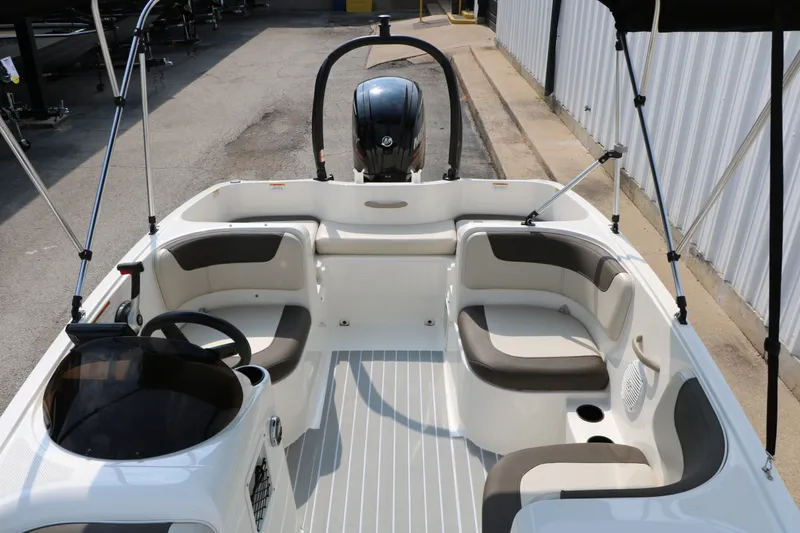 Slide: The Image of Bayliner Element E16 2019 - 15