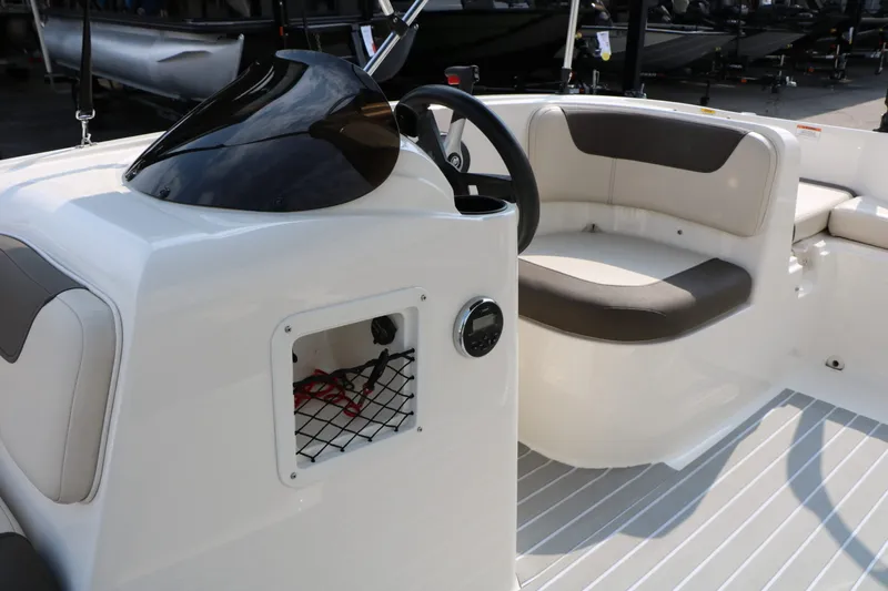 Slide: The Image of Bayliner Element E16 2019 - 16