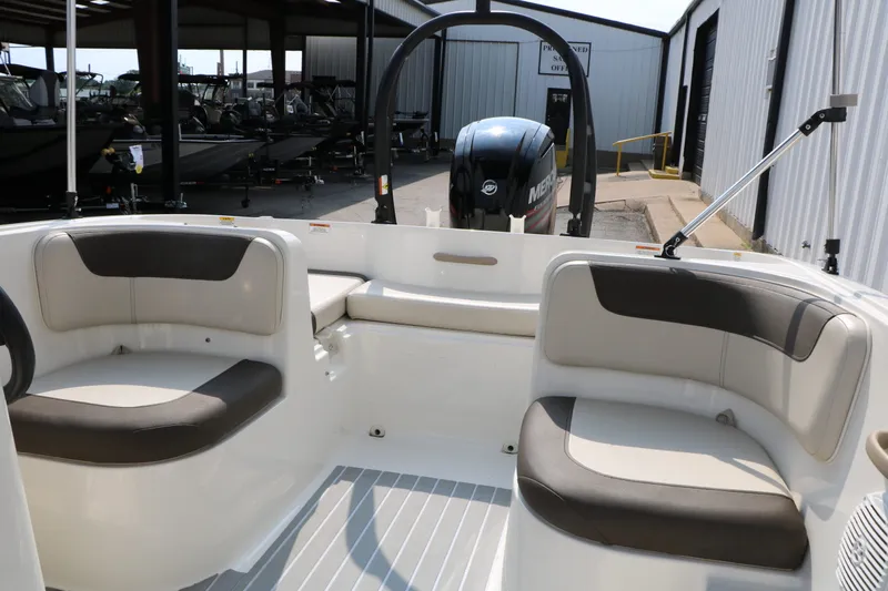 Slide: The Image of Bayliner Element E16 2019 - 17