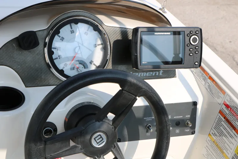 Slide: The Image of Bayliner Element E16 2019 - 18