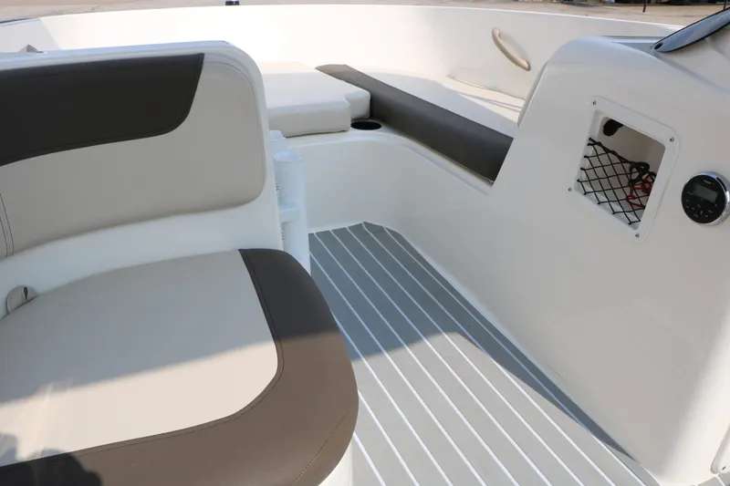 Slide: The Image of Bayliner Element E16 2019 - 20