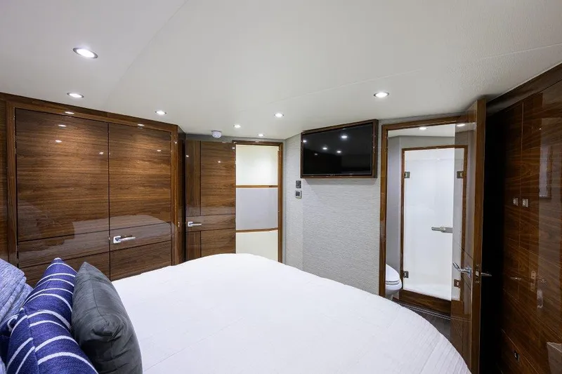 Slide: The Image of Viking 68 Twin Reels - Master Stateroom - 22