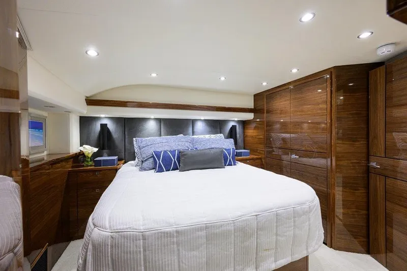 Slide: The Image of Viking 68 Twin Reels - Master Stateroom - 23