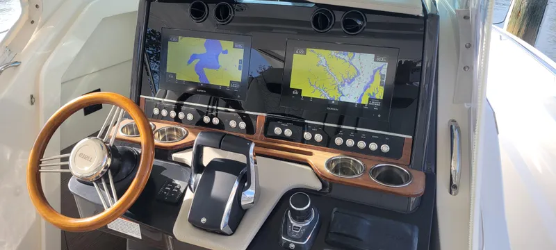 Slide: The Image of 2023 Tiara 34LS - 10