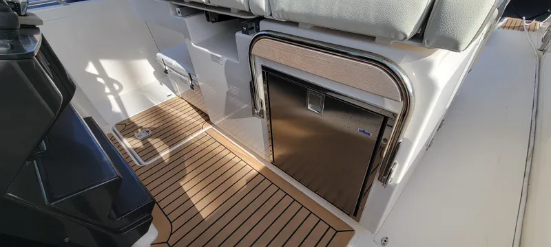 Slide: The Image of 2023 Tiara 34LS - 13