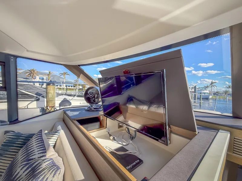 Slide: The Image of Prestige 420 Flybridge 2020 - 52