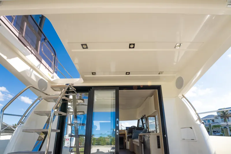 Slide: The Image of Prestige 420 Flybridge 2020 - 60