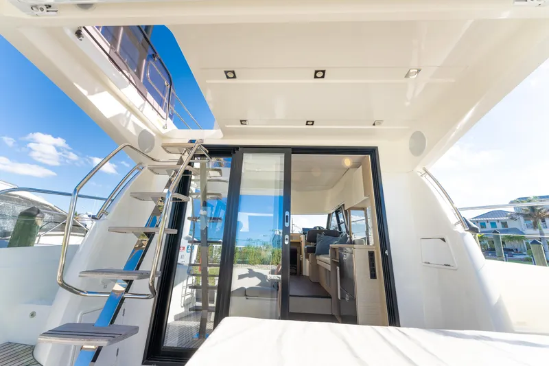 Slide: The Image of Prestige 420 Flybridge 2020 - 61