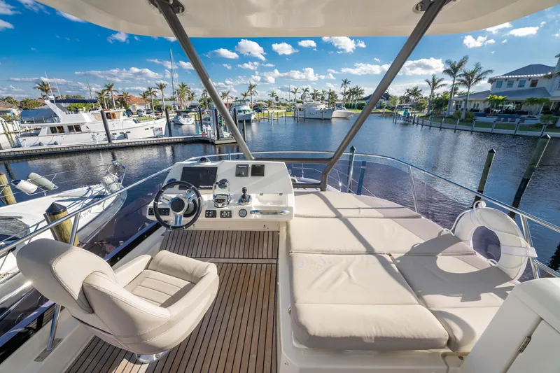 Slide: The Image of Prestige 420 Flybridge 2020 - 65