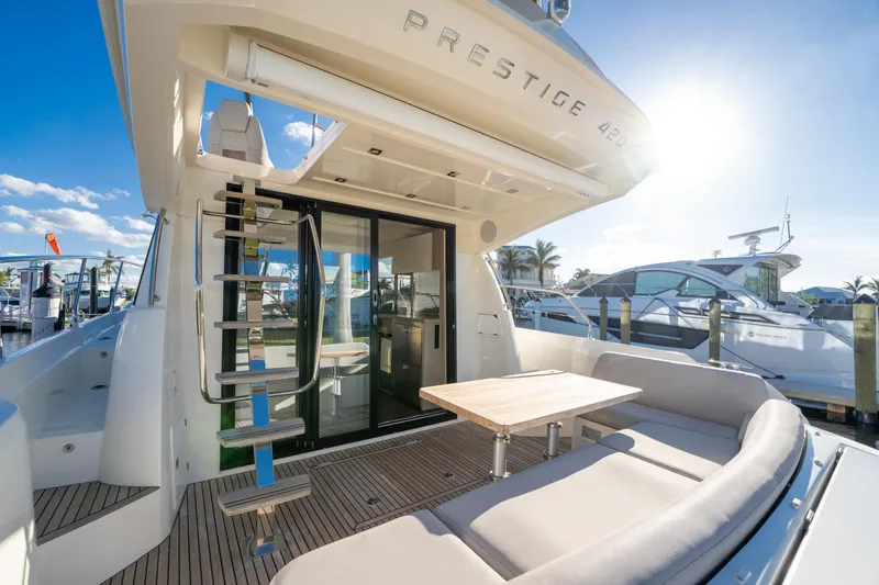 Slide: The Image of Prestige 420 Flybridge 2020 - 78