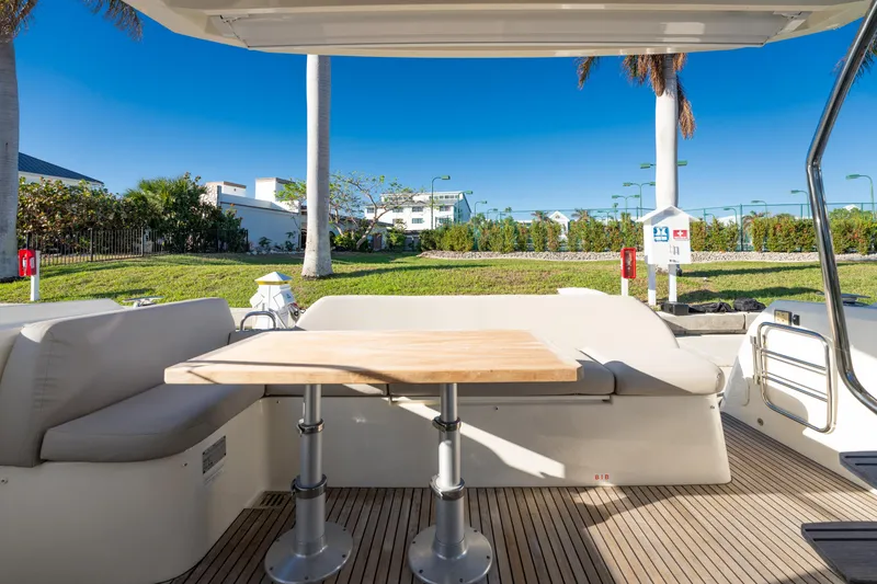 Slide: The Image of Prestige 420 Flybridge 2020 - 79