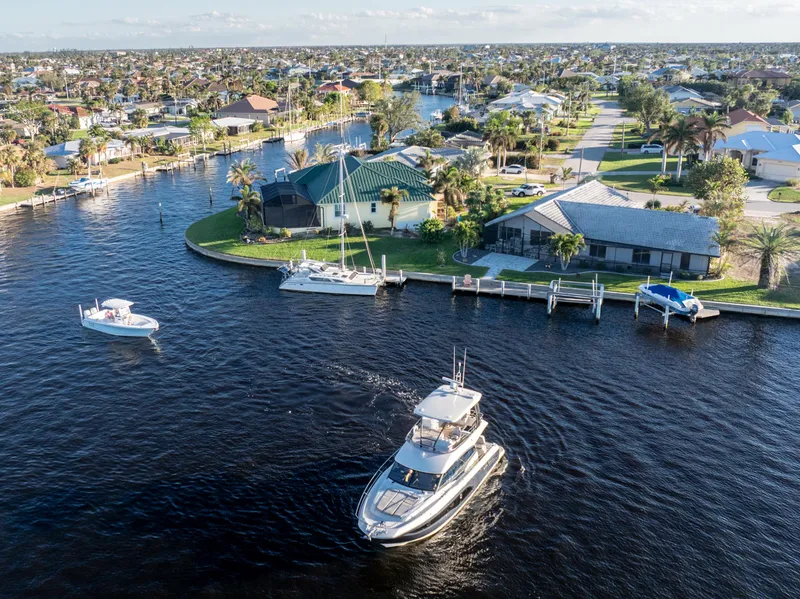 Slide: The Image of Prestige 420 Flybridge 2020 - 90