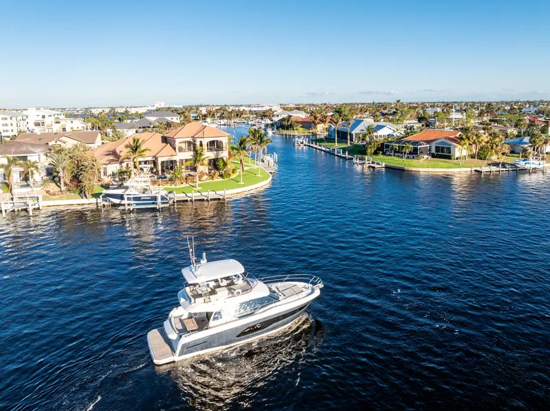 Slide: The Image of Prestige 420 Flybridge 2020 - 92