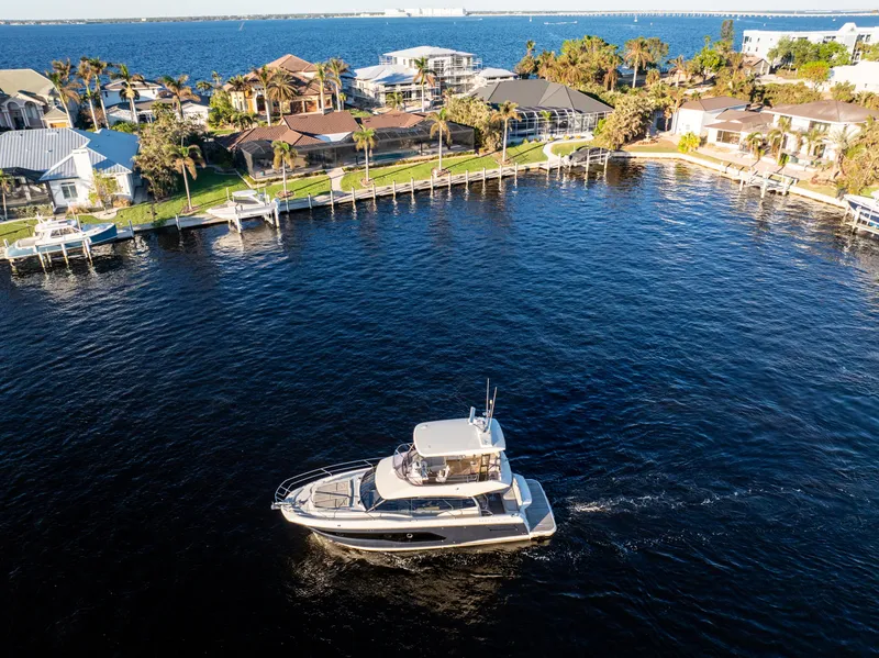 Slide: The Image of Prestige 420 Flybridge 2020 - 95