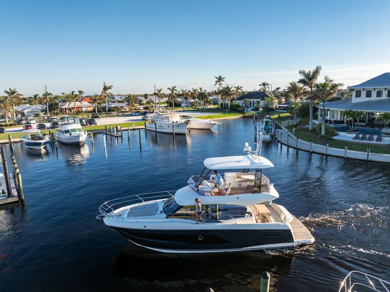 Slide: The Image of Prestige 420 Flybridge 2020 - 97