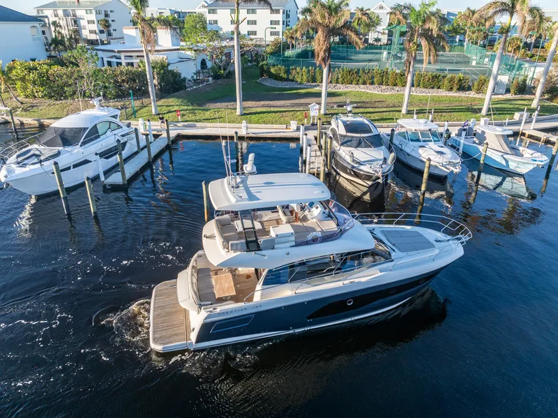 Slide: The Image of Prestige 420 Flybridge 2020 - 98