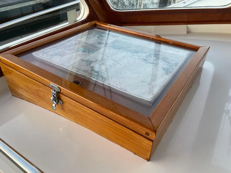 Slide: The Image of Navigation system on 2001 Grand Banks Eastbay 38 HX yacht dashboard. - 29