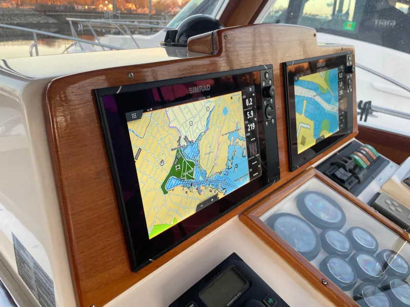 Slide: The Image of Navigation system on 2001 Grand Banks Eastbay 38 HX yacht dashboard. - 28